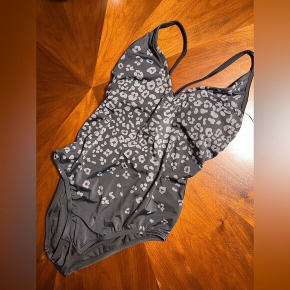 Kona Sol Black & Gray Leopard Print Suit NWT adjustable straps SIZE small - Picture 1 of 6